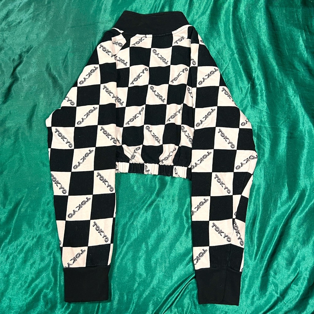 Forever 21 cropped long sleeved shirt , never worn!